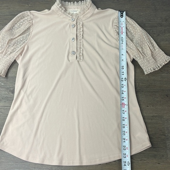 Flower & Feather Women’s Tan High Neck Short Sleeve Blouse with Lace Detail, Lrg - Picture 4 of 8